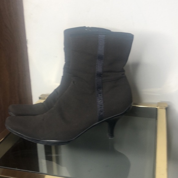 Prada zip up grey boots - Picture 2 of 11
